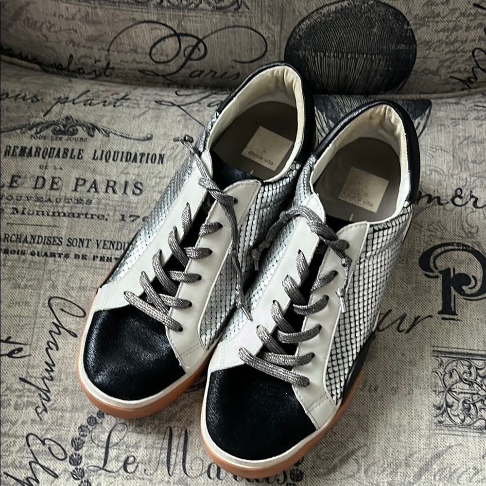 Dolce Vita Stylish Dark navy and White womens  Sneakers leather